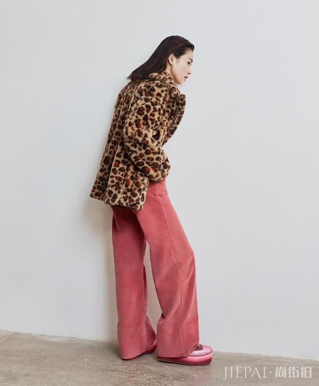 白鹿最新时尚硬照简直A到爆，扎“钢丝”辫秒变狂野少女