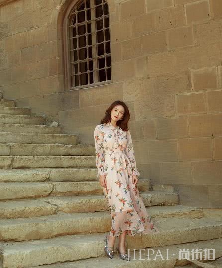 40岁陈乔恩不扮嫩的造型意外养眼,御姐风加知性范,看着更顺眼