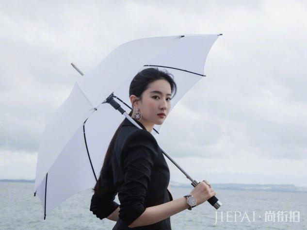 跟风“超A女生穿搭”,学明星服装发型搭配妙招,助你凹出A造型