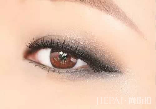 不同场合,你需要会化这两款冷色系惊艳美妆