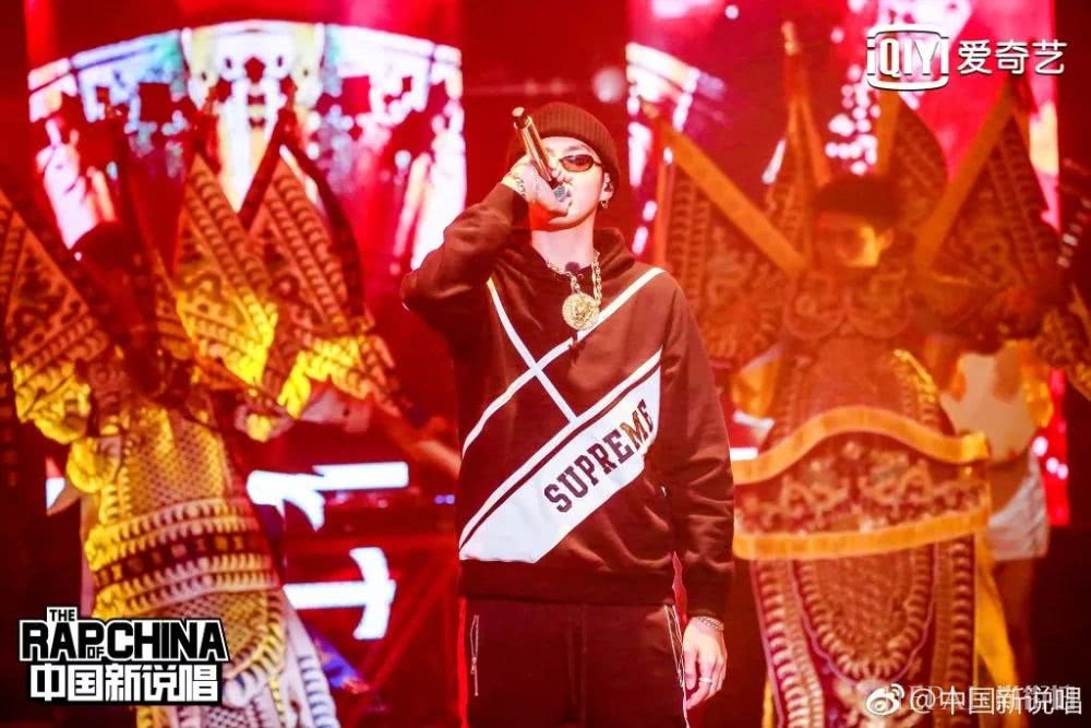 秋天衣服怎么穿?越“不正经”才越是时髦