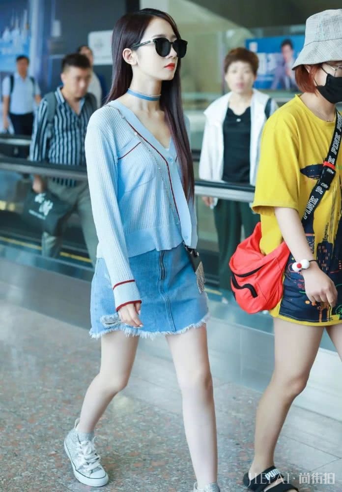 跟孟美岐这穿搭法，混搭时尚又显高级，少女魅力无比