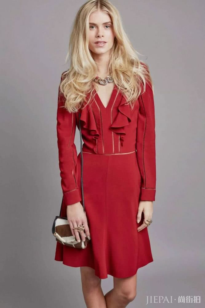 20岁的女生穿这7种颜色超显老气，穿上真像大妈