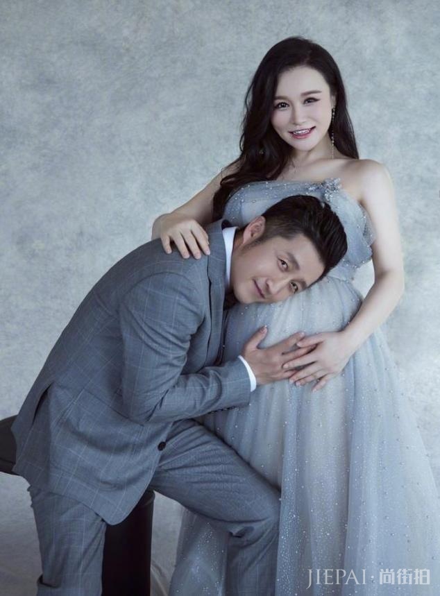 冉莹颖发朋友圈疑似承认生三胎 7月时现身小腹平平已卸货