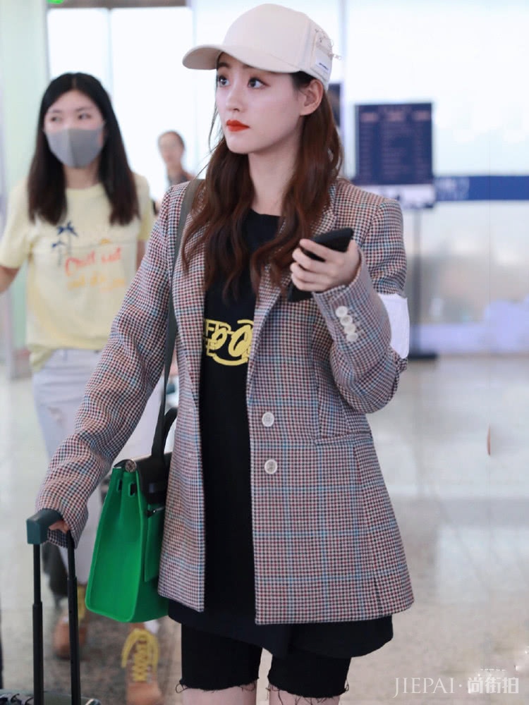 祝绪丹与Jennie都穿打底裤,各有各的时尚感