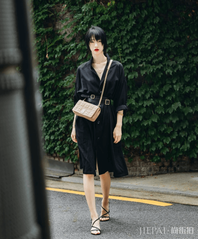 韩国第一超模崔素拉宣布结婚,黑色婚纱太大胆,父母不介意吗?