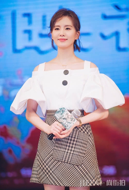 探索刘诗诗满分气质的奥秘，让你轻松养成优雅干练系