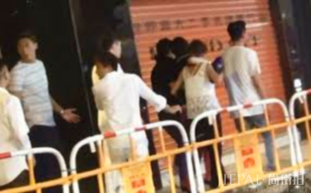 佘诗曼为洪金宝儿媳庆生喝到脸通红，TVB七魔女同框还是她最美