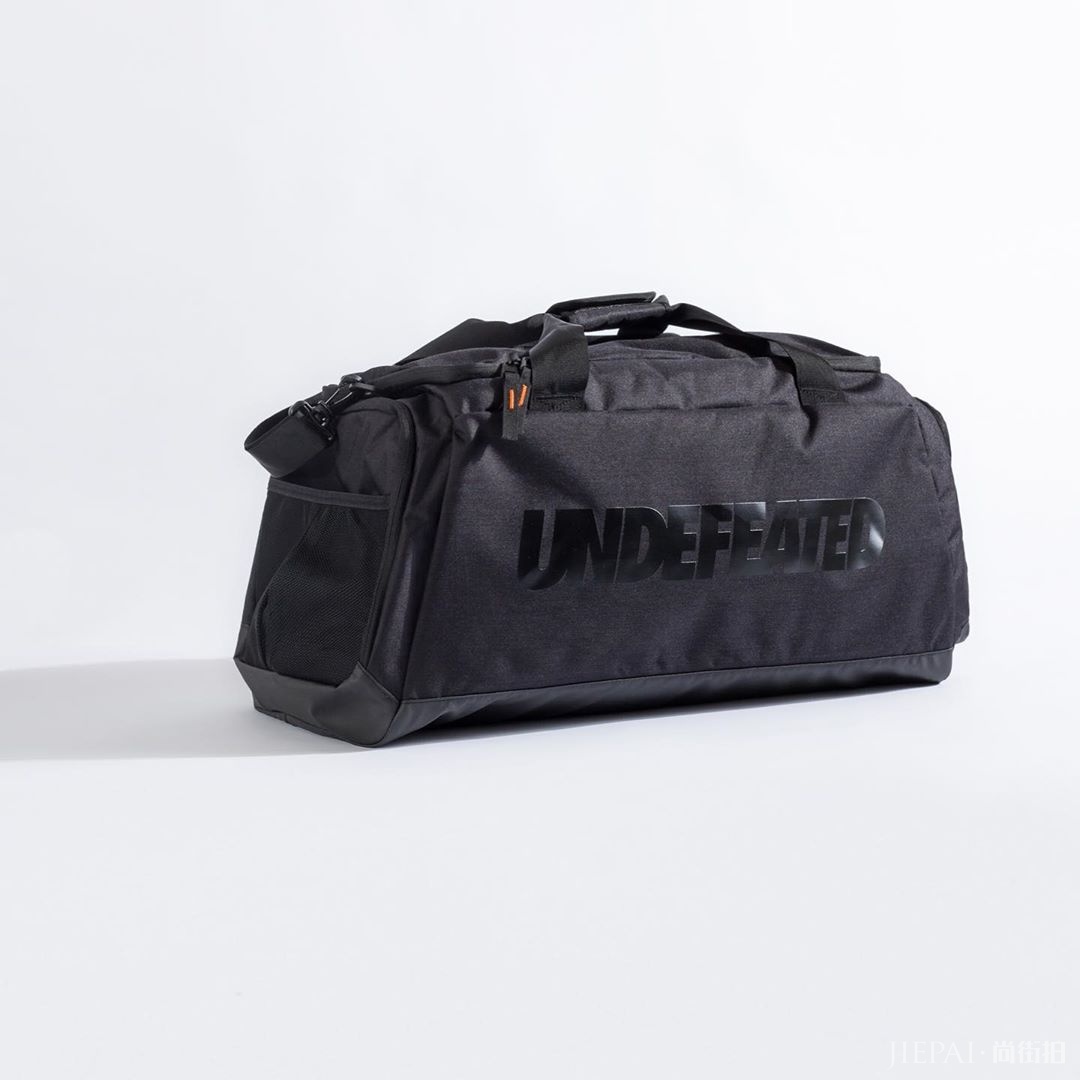 不止球鞋惹眼,UNDEFEATED x NIKE全新联名周边单品发布!