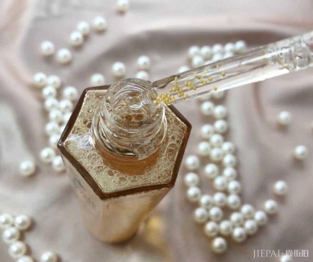 哪有什么逆生长，50岁许晴抗衰老的秘密是保养，这些精华记好咯