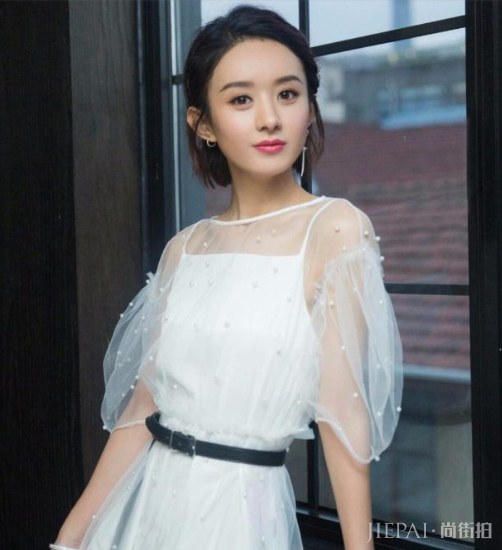 冯绍峰接机赵丽颖，离婚传闻不攻自破，一个细节让网友宽心！