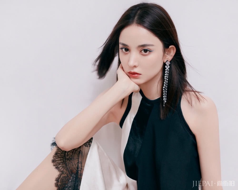 古力娜扎穿1900的“睡衣裙”,却被鞋抢镜