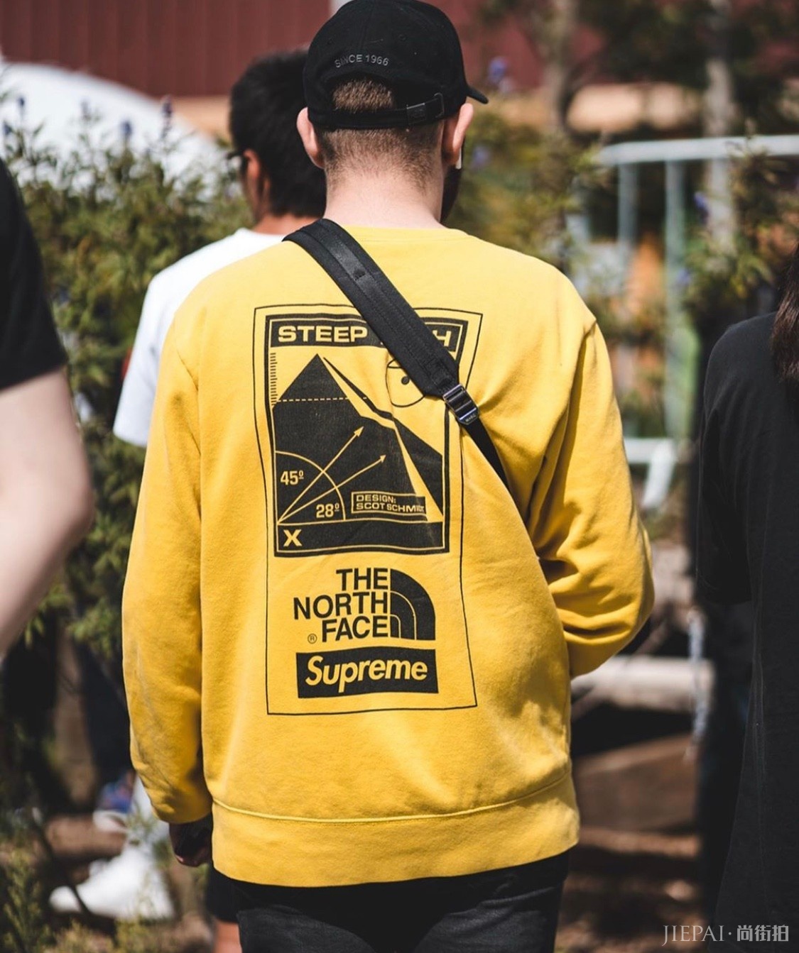 Supreme巴黎门店排号盛况!潮流比拼堪比时装周!