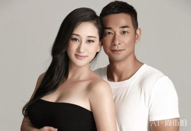 赵文卓张丹露十指紧扣撒狗粮，一路有说有笑结婚13年甜蜜如初恋