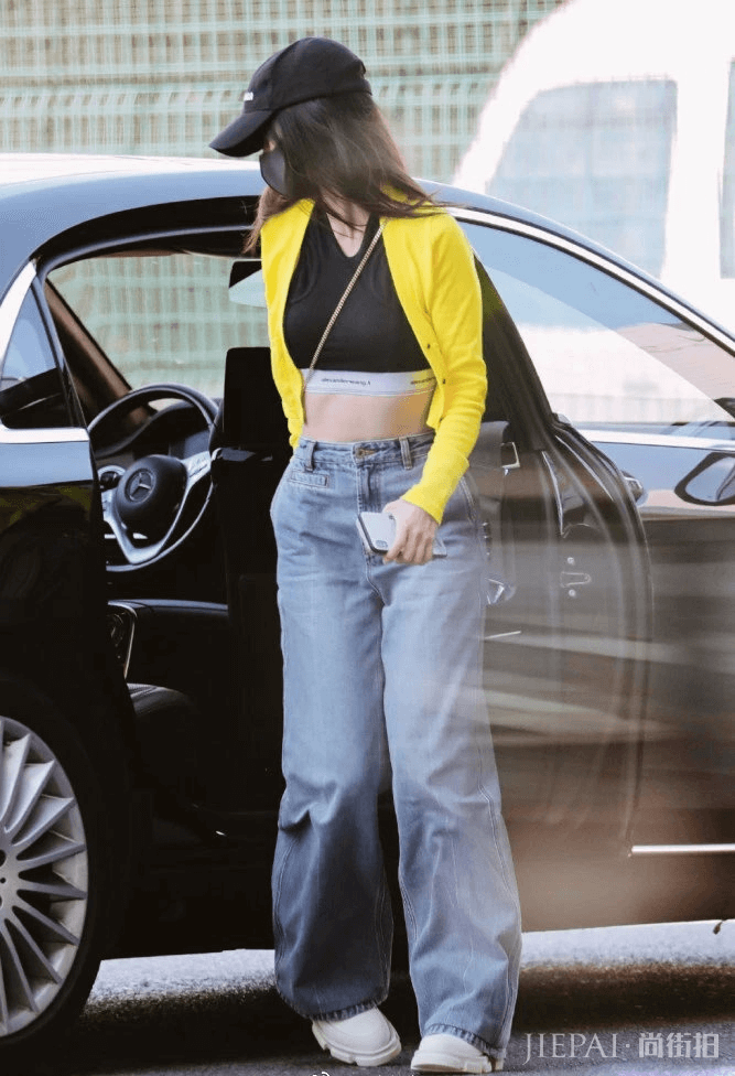 杨颖烈焰红唇配大波浪,蓝白相间晚礼凸显女人魅力,美腻了