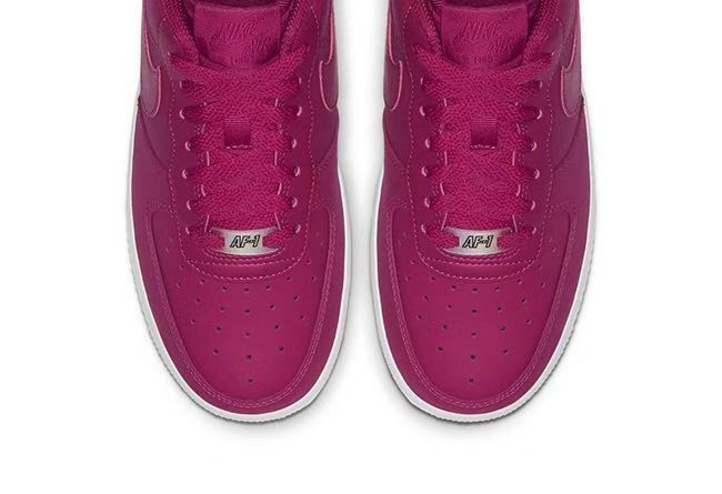 大胆玫红设计!Nike Air Force 1 全新女生专属配色曝光!