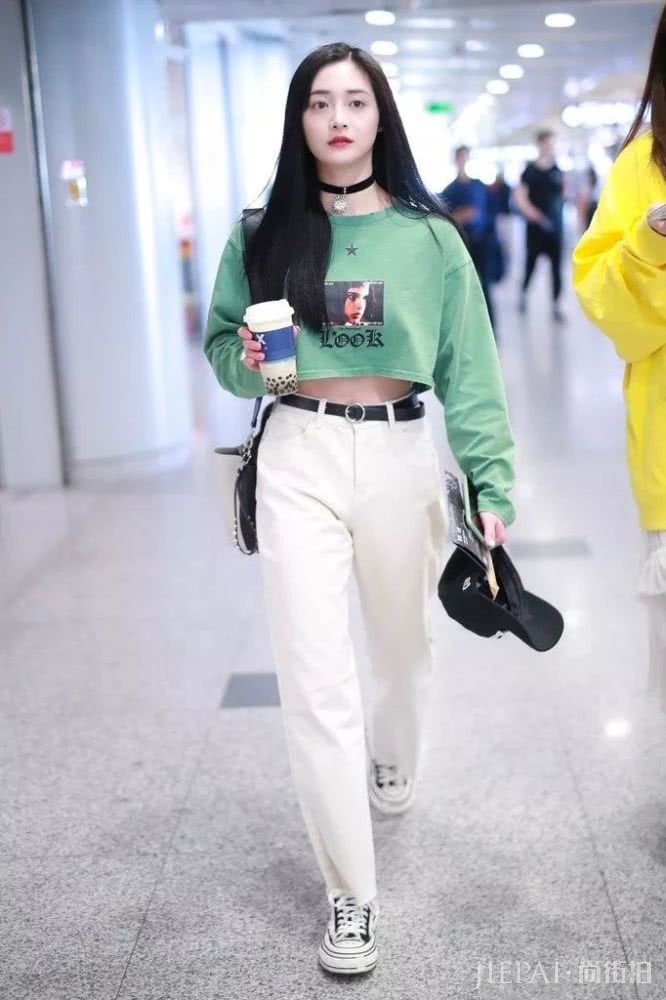 女人穿衣要学会适当“露”一些，放眼望去都是气质小姐姐