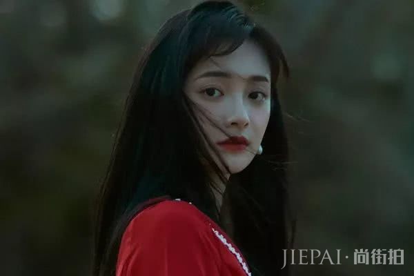下半年最火发色,杨幂刘亦菲宋茜站自然黑