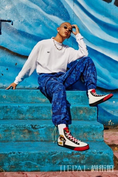 STYLE WAR安踏青年系列掀起涂鸦新潮!Bombing Street 涂鸦大师Stash携热点新品强势登陆