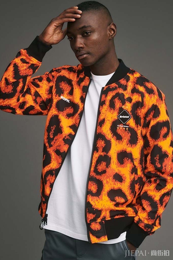 还是搞足球！但是这次 F.C. Real Bristol 街头化了！