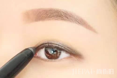 不同场合,你需要会化这两款冷色系惊艳美妆