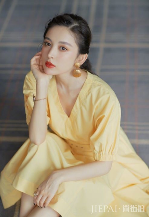 娜扎不仅神颜还有高级感,怎么穿都是名媛气质