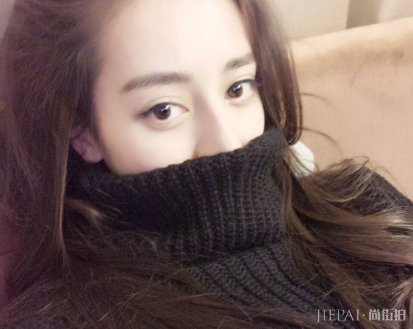 网红长相酷似迪丽热巴被嘲整容,霸气回怼:我红的时候她还没出道