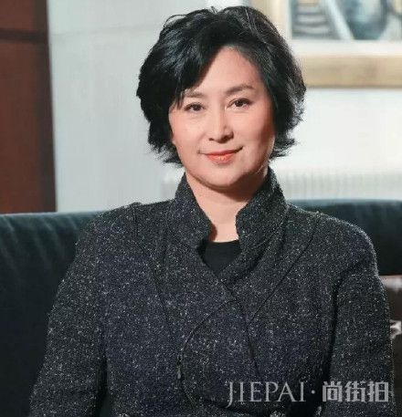 追星女孩?赌王千金何超琼的今天,就是王一博绯闻女友綦美合的明天