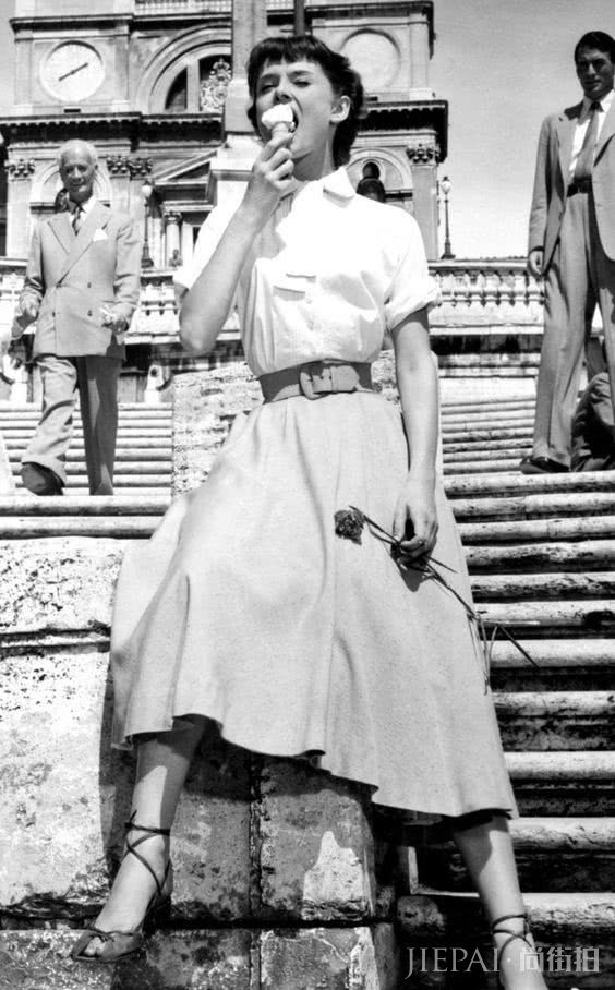 经典衣服穿出时尚感,解析20世纪永不过时的时尚潮流元素