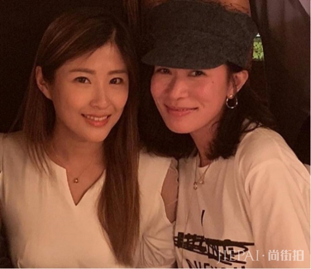 佘诗曼为洪金宝儿媳庆生喝到脸通红，TVB七魔女同框还是她最美