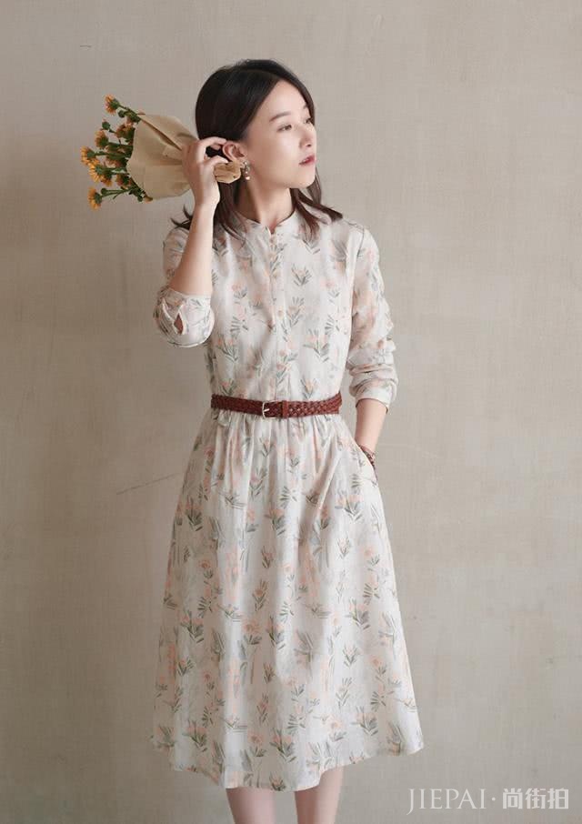 160以下的女生初秋穿这件连衣裙,不仅显高还有初恋感