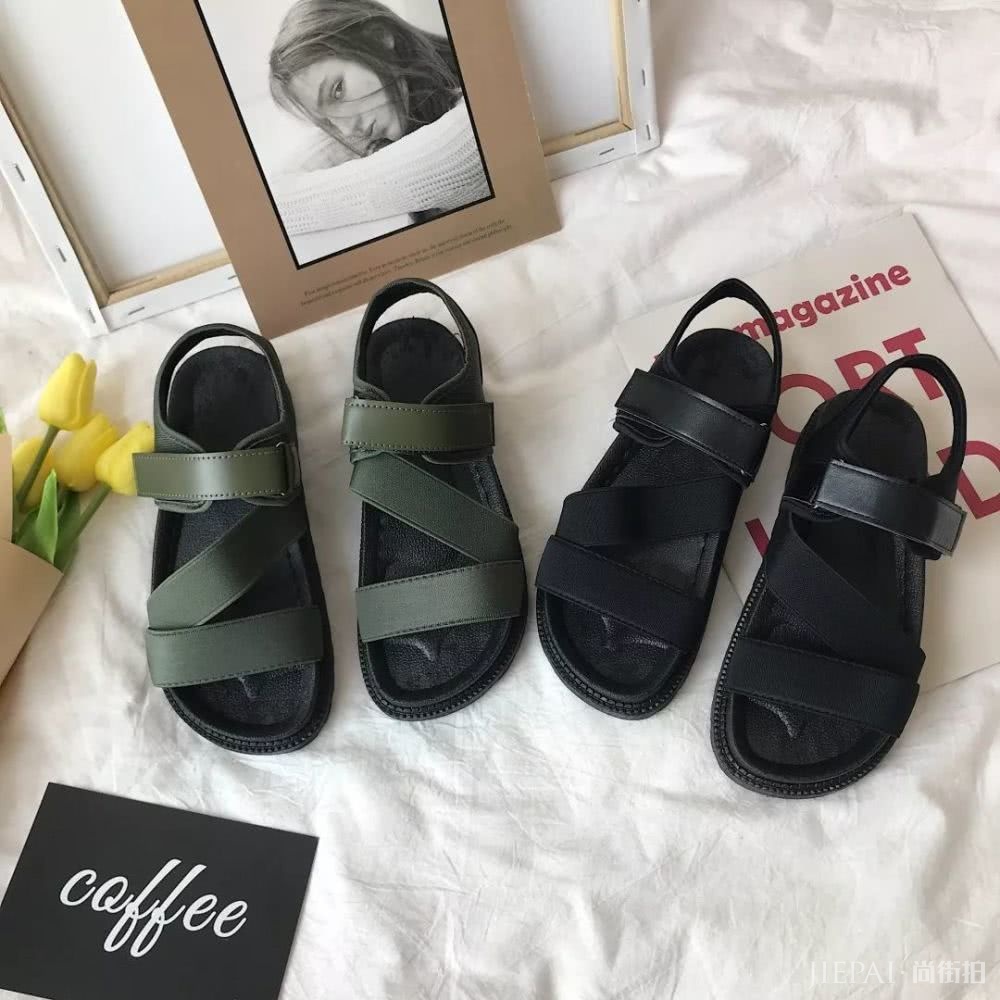 泫雅在穿的“丑丑鞋”,上脚超时髦