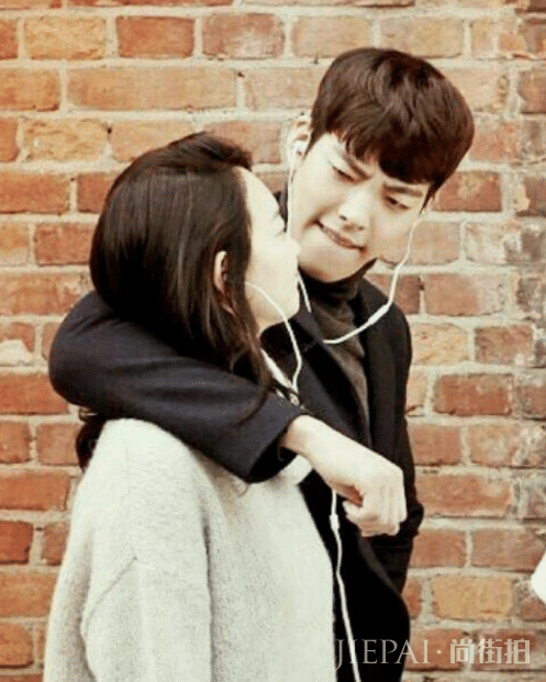 “崔英道”附体,金宇彬霸气表白女友申敏儿,四年感情生活令人羡慕