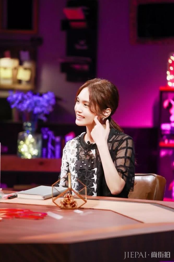 杨丞琳身穿满天星“阴阳裙”抢眼,嘟嘴卖萌似16岁少女