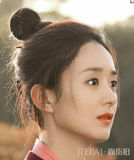 赵丽颖拥有被圆脸,耽误的出众的鼻子,别跟他比不然