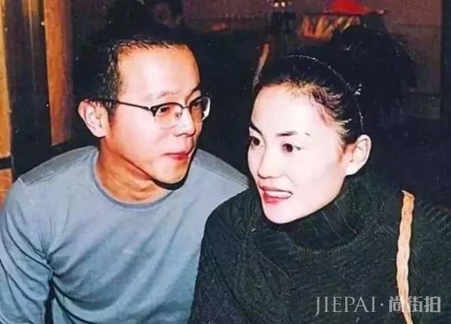 活久见！李亚鹏与窦唯前妻高源竟是好朋友，照片曝光相处融洽