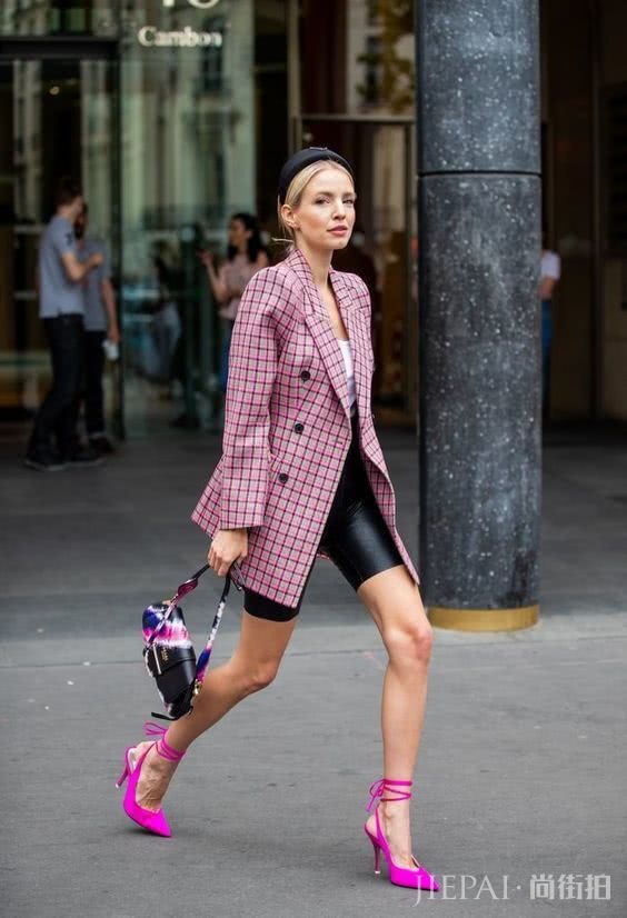 经典衣服穿出时尚感,解析20世纪永不过时的时尚潮流元素