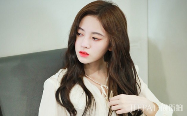 鞠婧祎为何一直长发？看到她短发羊毛卷的那一刻，网友：真不敢信