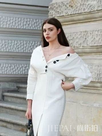 穿衣显瘦,脱衣有肉,大胸的穿搭套路有多深?