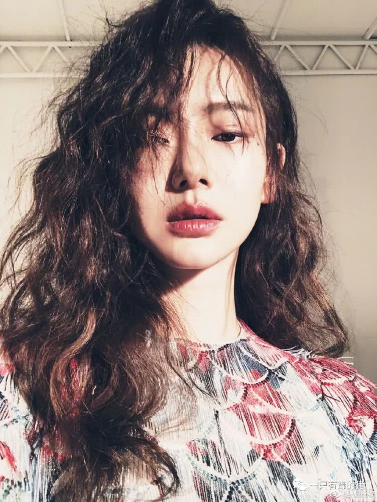 到底是什么神仙眼影盘,能让戚薇用到铁皮