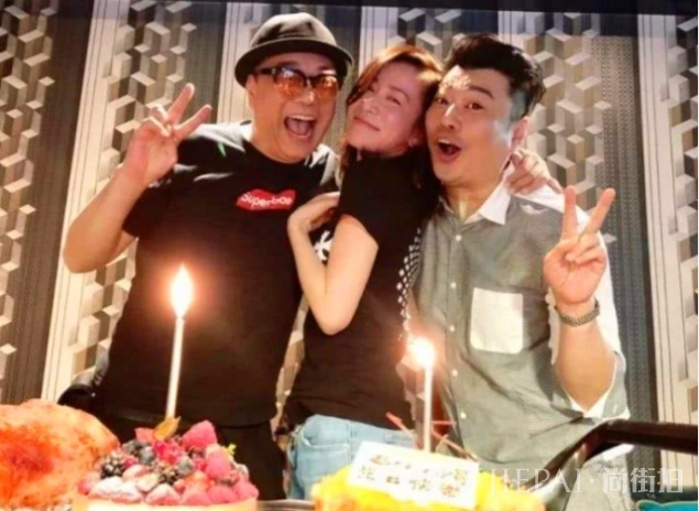 佘诗曼为洪金宝儿媳庆生喝到脸通红，TVB七魔女同框还是她最美