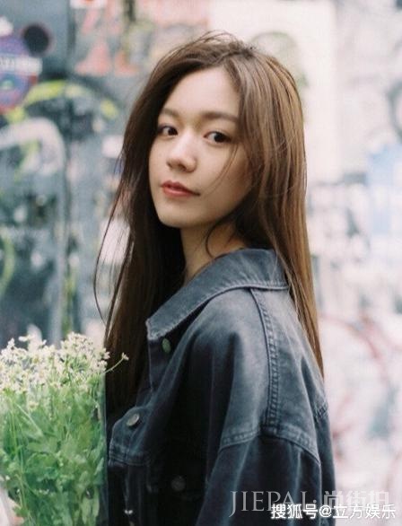 欧阳娜娜强大朋友圈曝光?皆是业内一流人士,比綦美合高大上太多