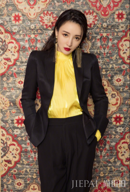 柳岩黑黄配潮到起飞，秒变17岁美少女