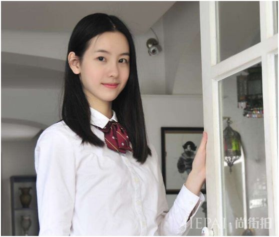 这位女星竟然撞脸“奶茶妹妹”？网友：劳烦东哥出来认领媳妇！