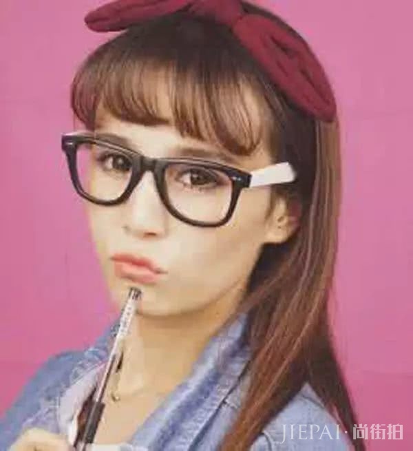 戴眼镜怎么化妆?化妆带眼镜眼角有印怎么办?