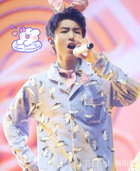 娱乐圈“老公”穿睡衣的样子,胡歌最接地气,王俊凯最可爱