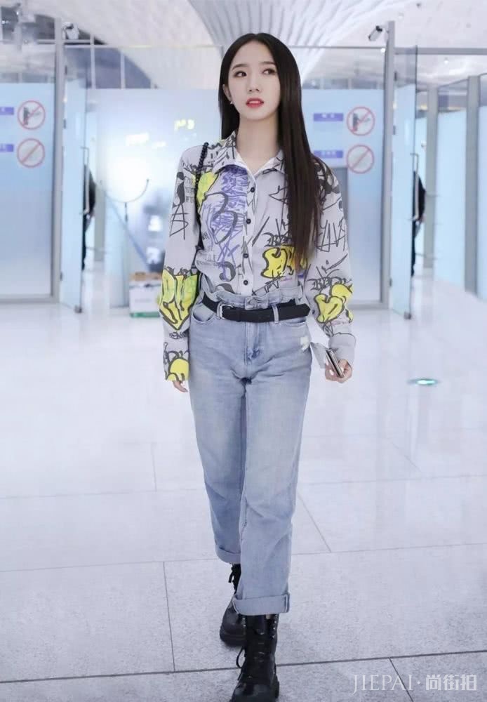 跟孟美岐这穿搭法，混搭时尚又显高级，少女魅力无比