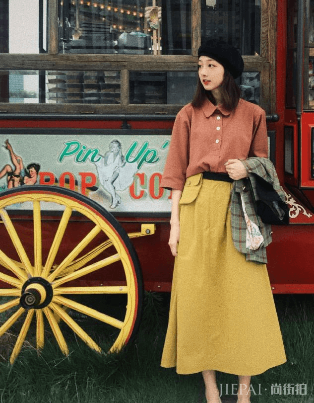 时髦个性早秋装撞色风来袭，这样搭配时尚又显气质