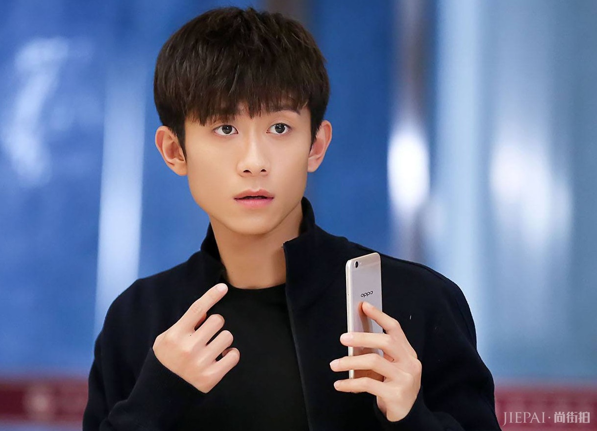 《家有女儿》小雨回归?三年考北影终如愿,瘦身成功撞脸刘青云