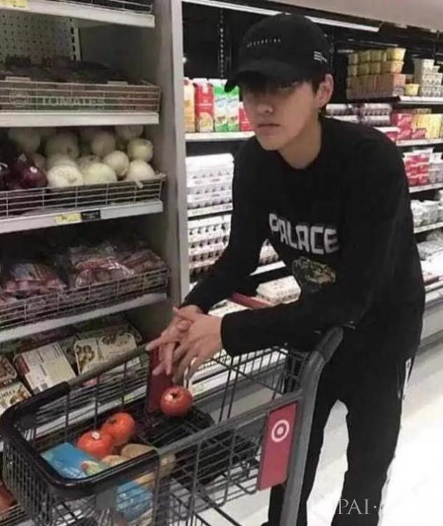 吴亦凡恋情曝光后，女友全面被深扒，前男友和同学全出来爆料了！